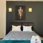 Niron Krolowej Jadwigi Apartment *